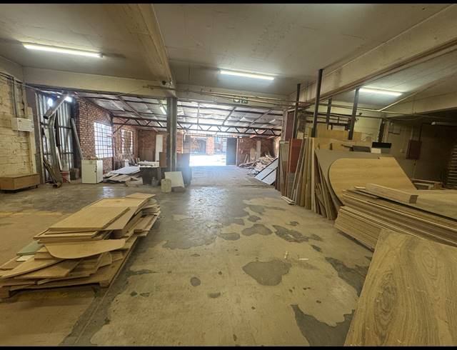 2,800M² WAREHOUSE TO LET IN KEW INDUSTRIAL